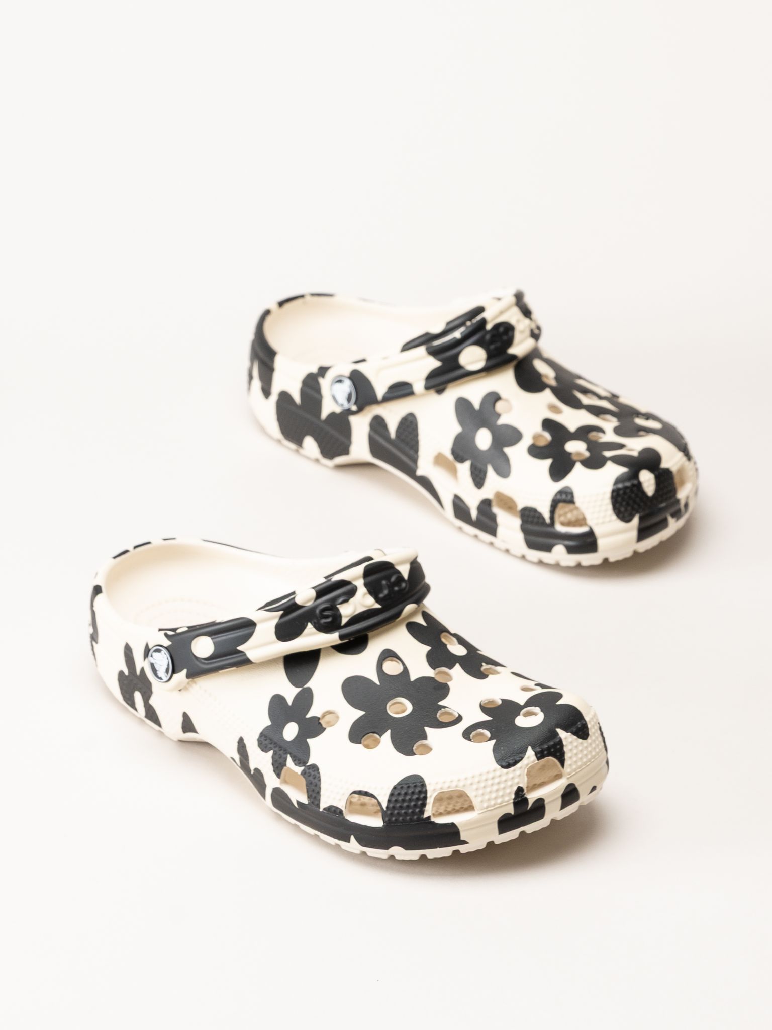 Crocs - Classic Pop Petals Clog - Vit/svarta slip in tofflor