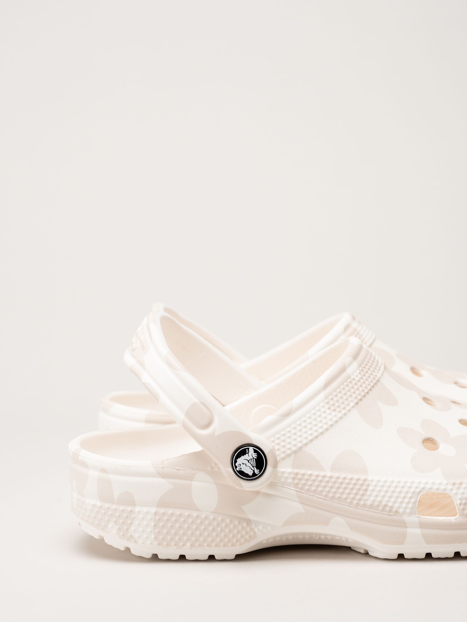 Crocs - Classic Pop Petals Clog - Vit slip in tofflor