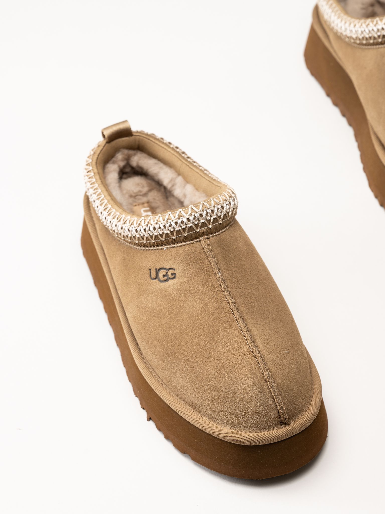 UGG - Tazz II - Ljusbruna fodrade tofflor