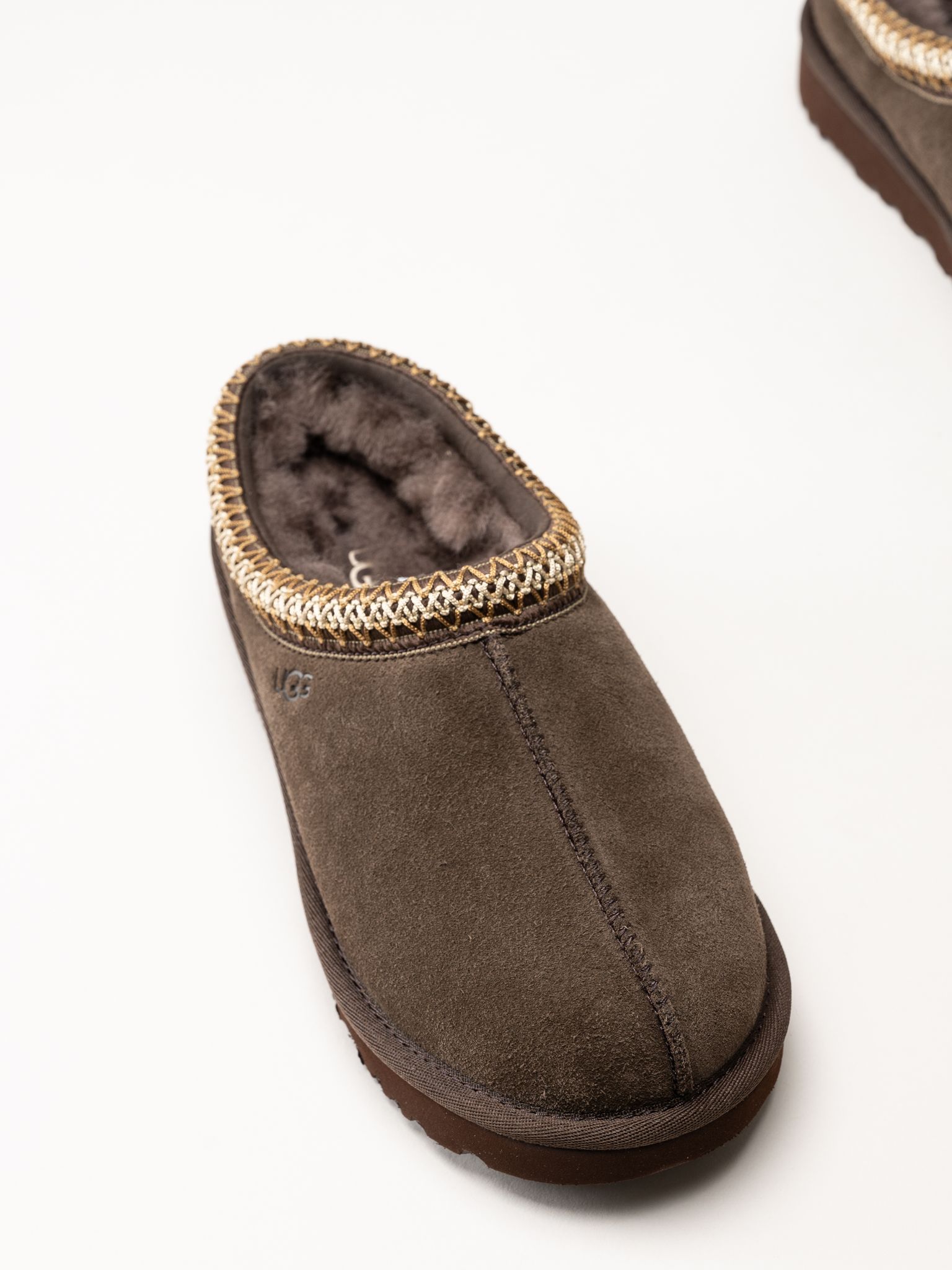UGG - Tasman II - Mörkbruna fodrade tofflor