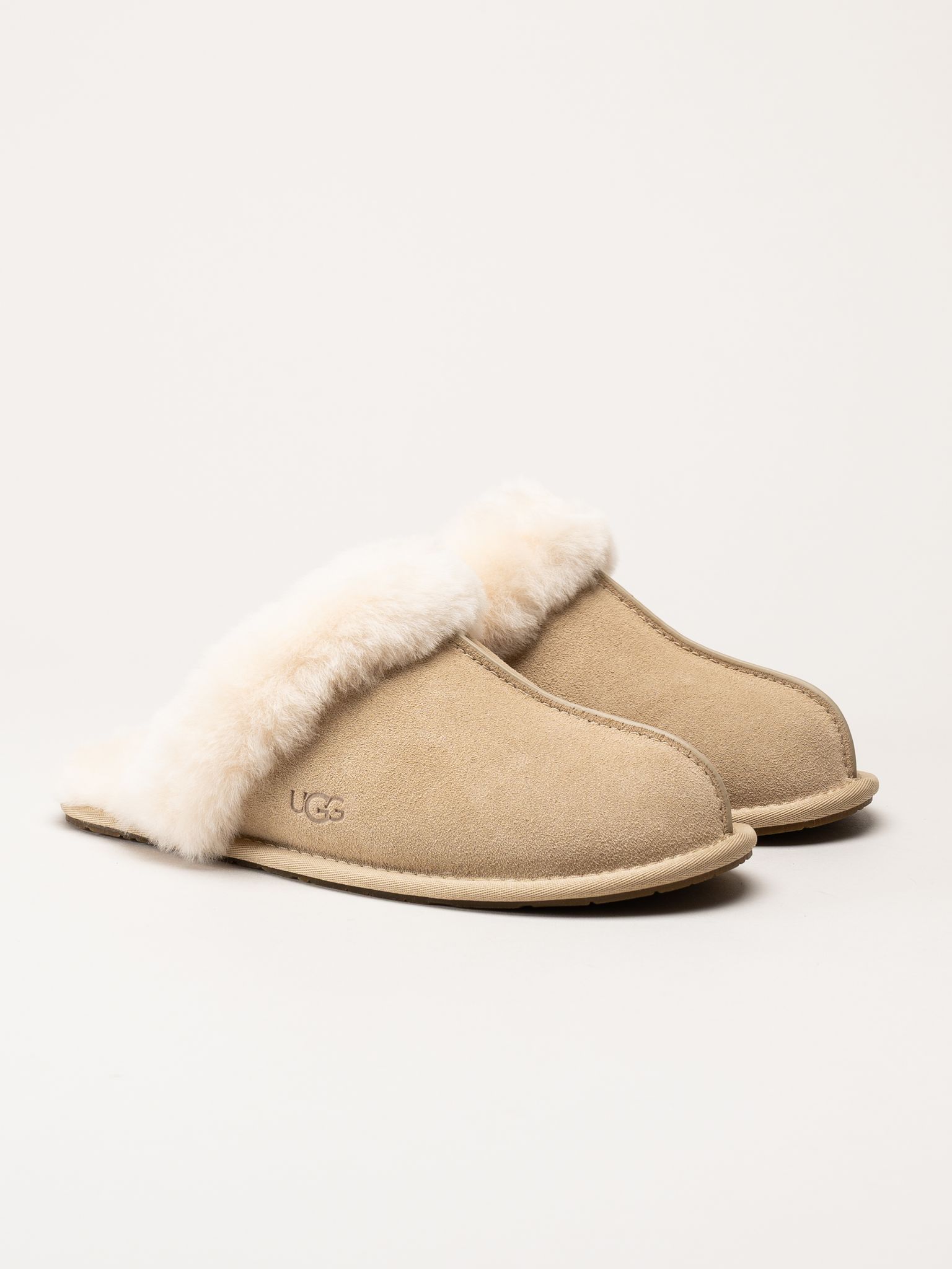 UGG - Scuffette II - Beige fårskinnstofflor