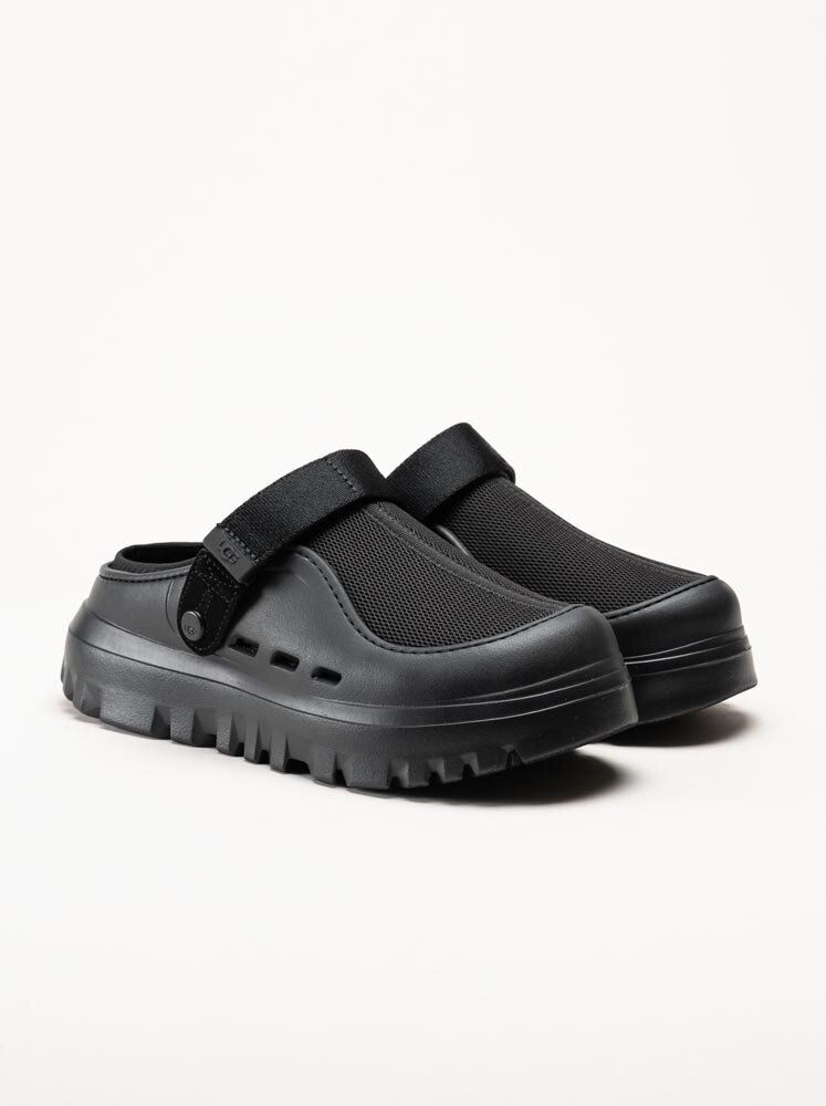UGG - M PeakMod - Svarta clogs med platå