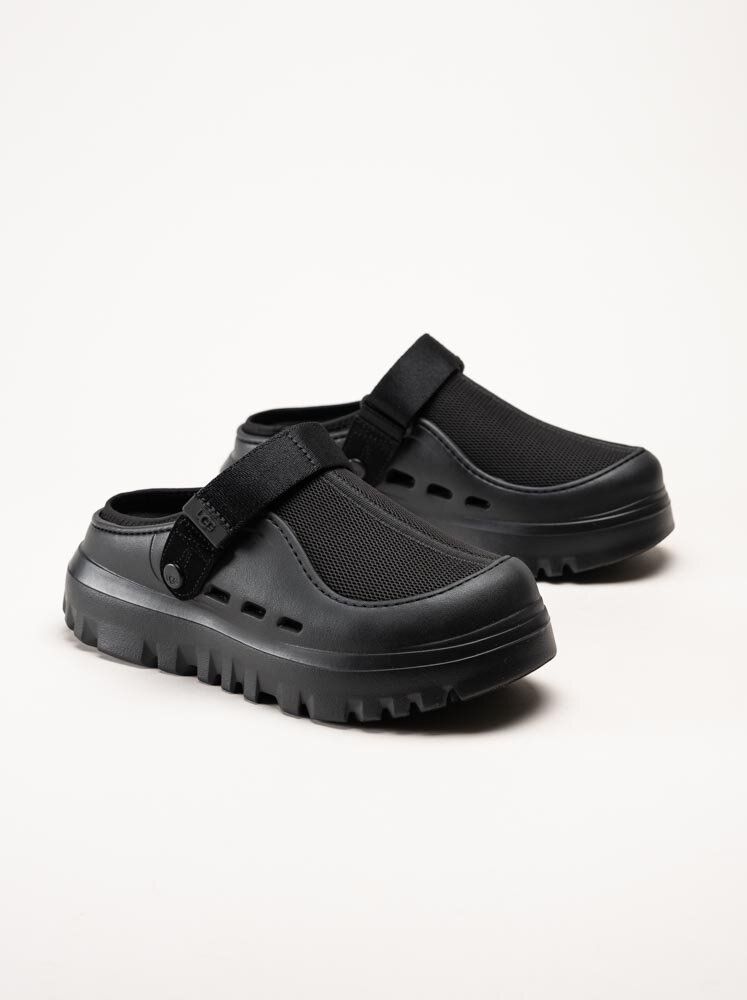 UGG - M PeakMod - Svarta clogs med platå