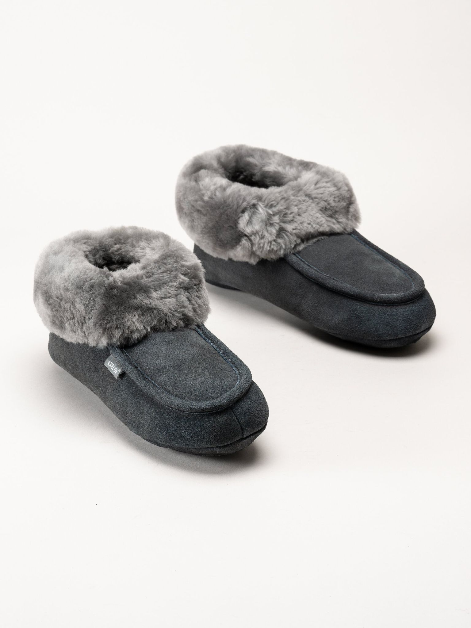 Axelda - London - Mörkgrå fårskinnsfodrade tofflor
