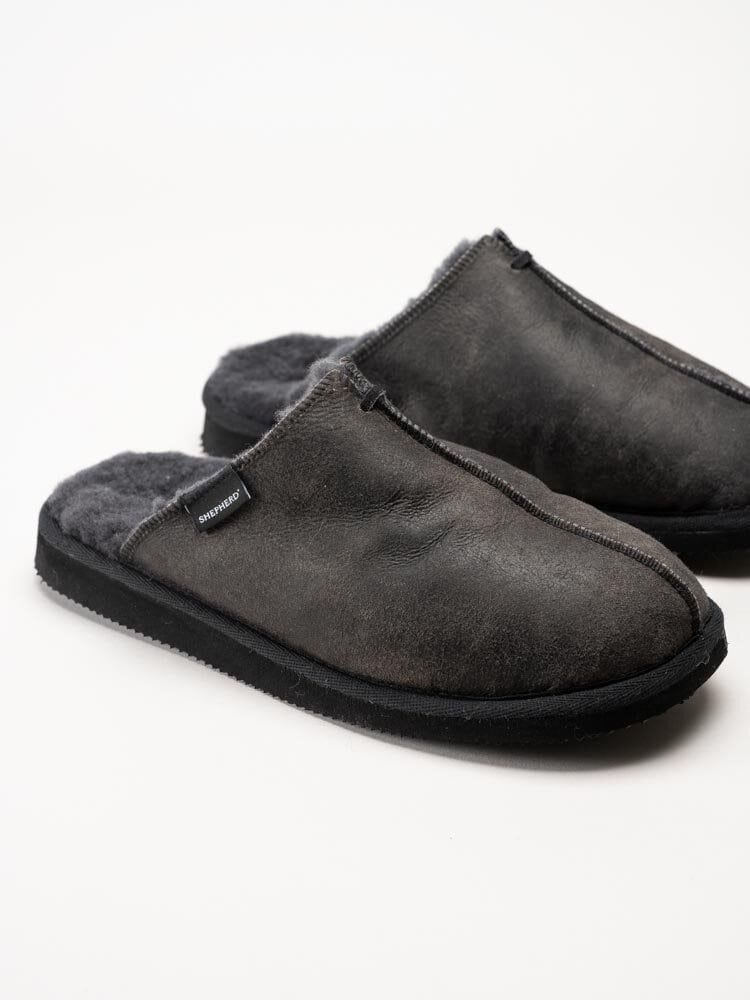 Shepherd - Hugo - Svarta slip in fårskinnstofflor