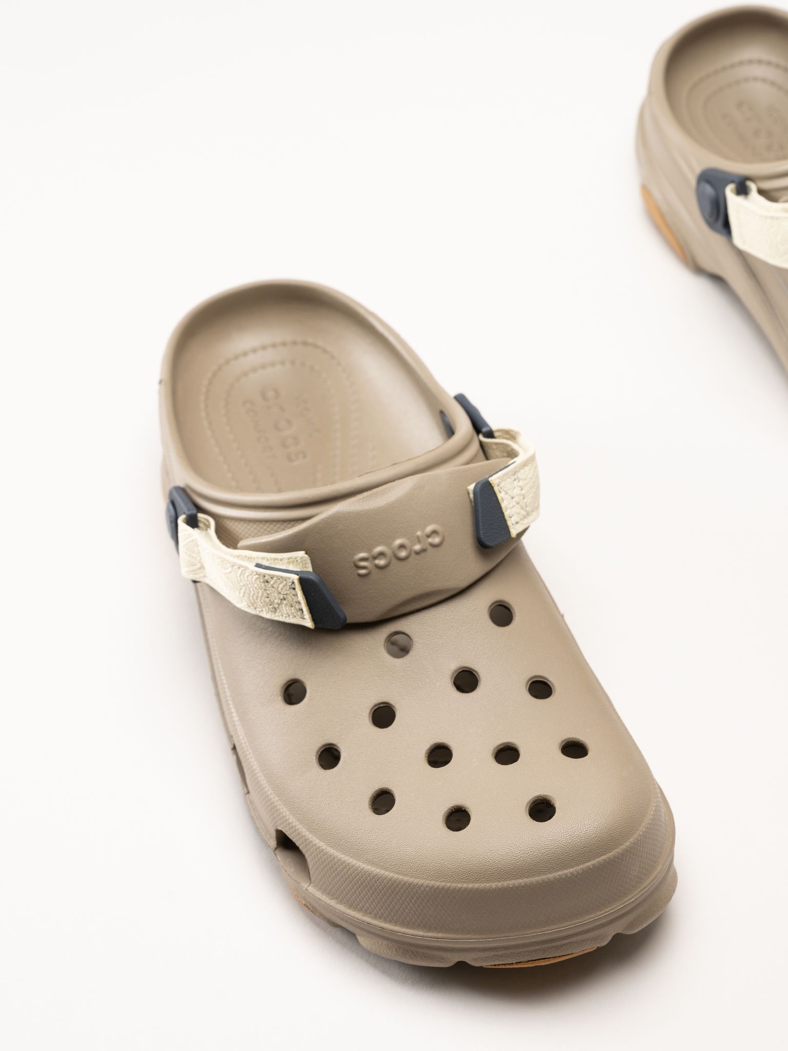 Crocs - All Terrain Clog - Bruna slip in tofflor