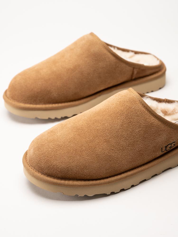 UGG - Classic - Bruna fårskinnstofflor