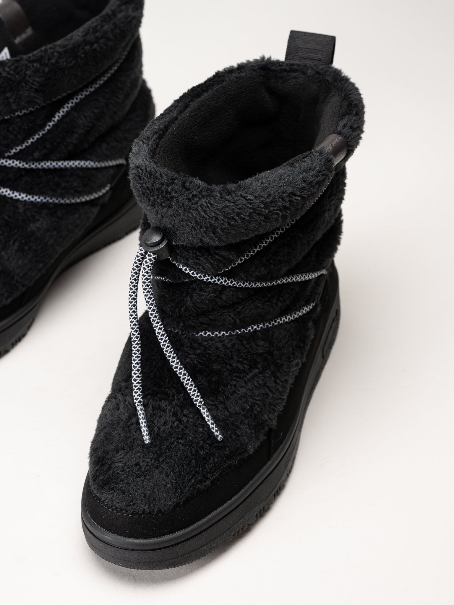 Puma - Snowbae Suede Wns - Svarta boots i fuskpäls
