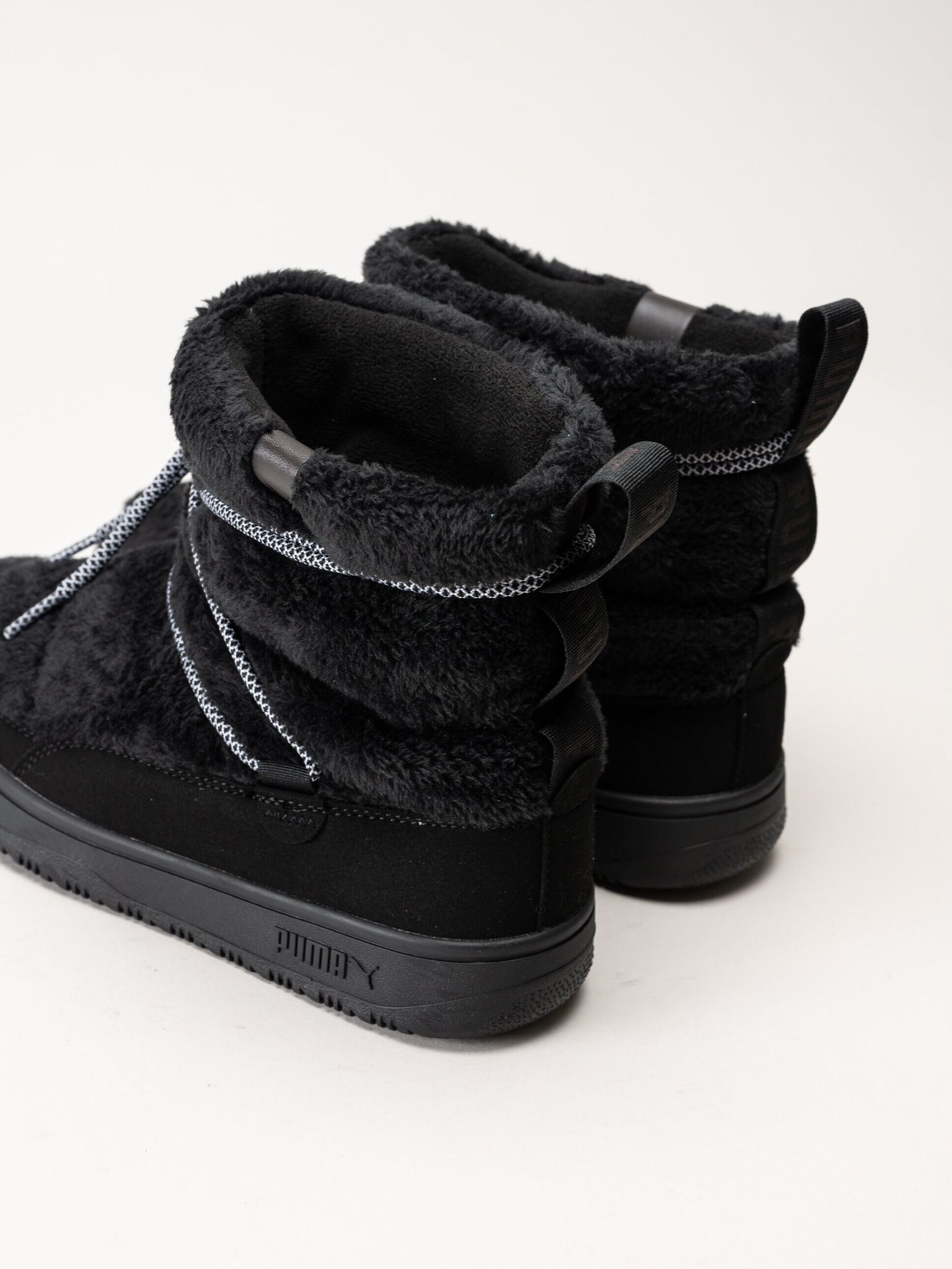 Puma - Snowbae Suede Wns - Svarta boots i fuskpäls