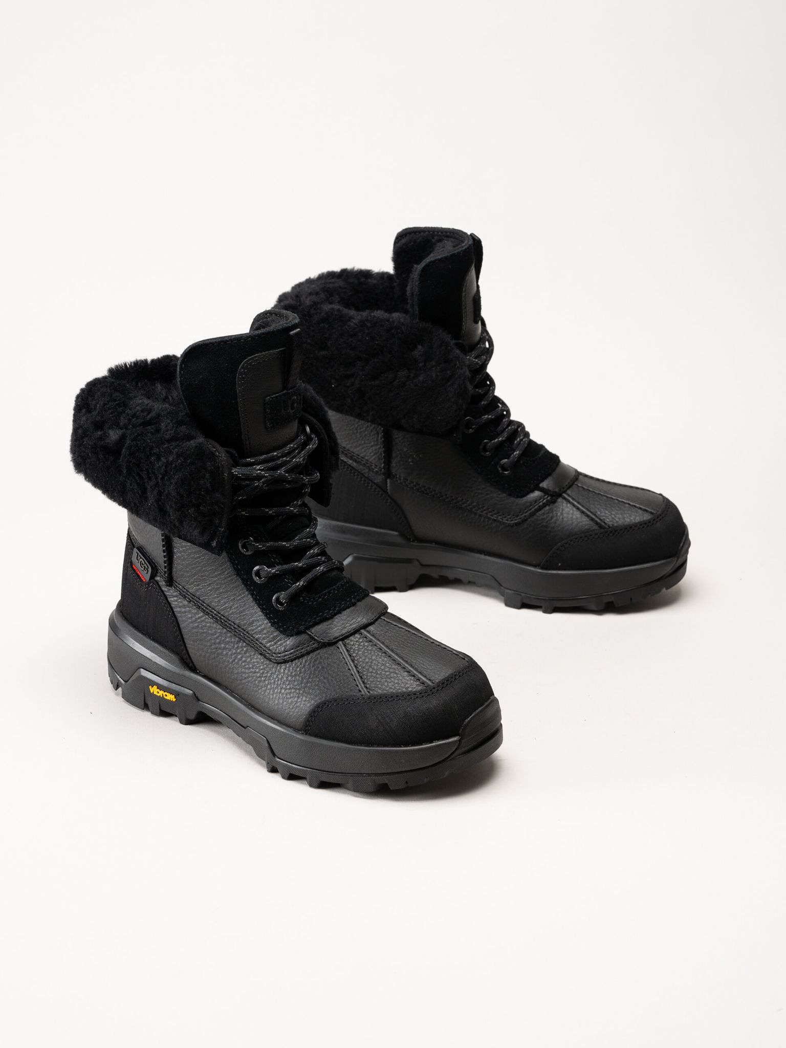UGG - W Adirondack Boot XXV - Svarta ullfodrade vinterkängor