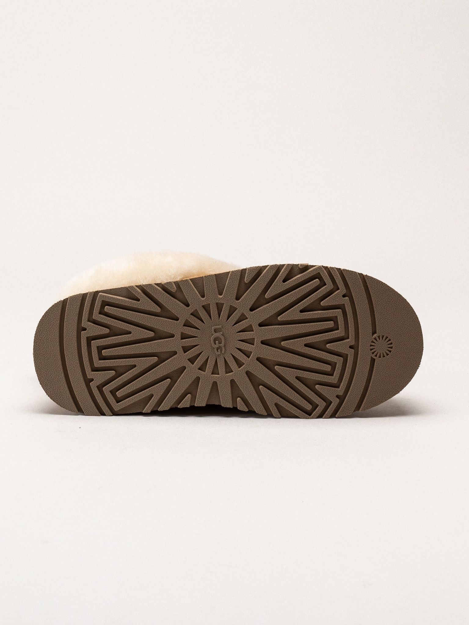 UGG - W Tazzelle - Bruna fårskinnsfodrade tofflor