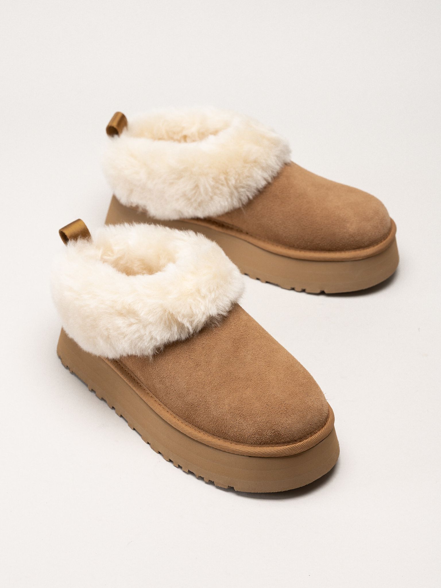 UGG - W Tazzelle - Bruna fårskinnsfodrade tofflor