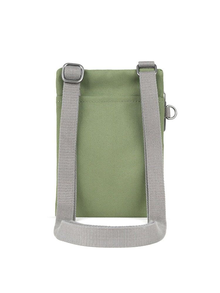 ROKA - Chelsea Recycled Canvas - Grön mobilväska i canvas
