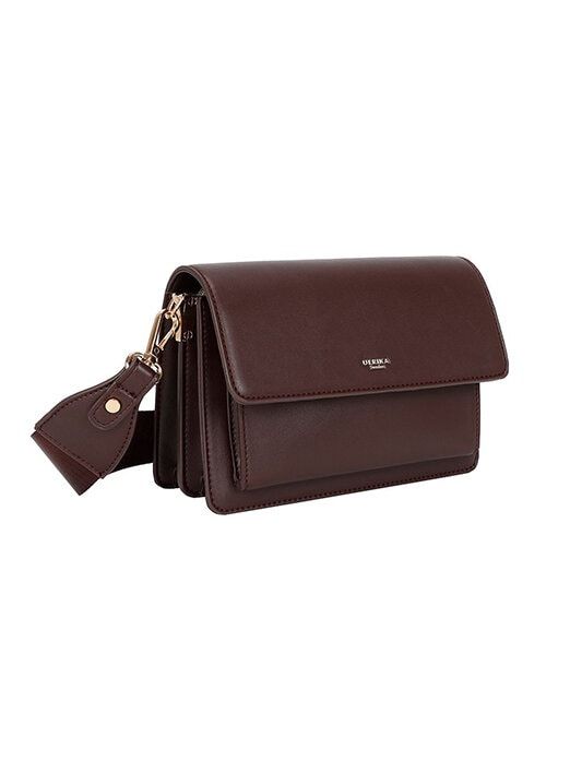 Ulrika Design - Minimalism box - Vinröd boxväska i skinnimitation