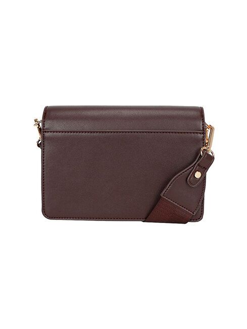 Ulrika Design - Minimalism box - Vinröd boxväska i skinnimitation