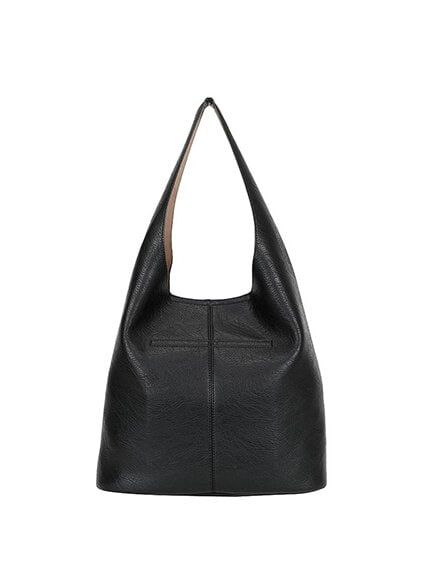 Ulrika Design - Ulrika Fur A-Line tote - Svart axelväska i mjuk skinnimitation