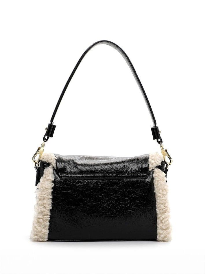 Tamaris bags - Gitta Handbag with flap M - Svart handväska med klafflock