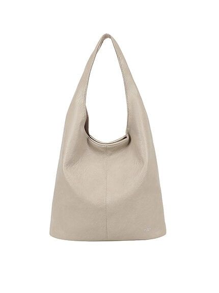 Ulrika Design - Ulrika Fur A-Line tote - Beige axelväska i mjuk skinnimitation