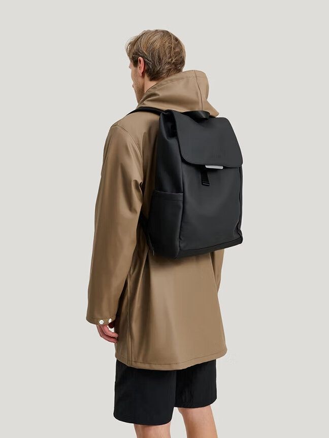 Tretorn - Tretorn Wings Daypack - Svart ryggsäck i mjukt men slitstarkt PU-material