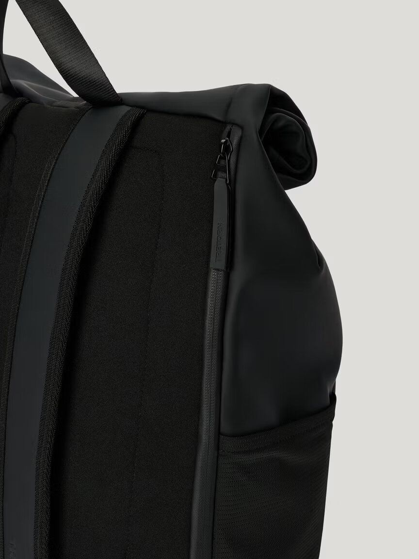 Tretorn - Wings Rolltop WP - Svart vattentålig ryggsäck i mjukt PU-material