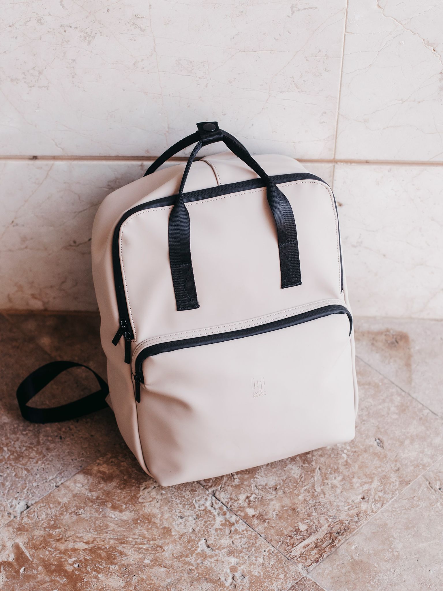 Escape - Bergen Escape - Beige ryggsäck i mjuk PU