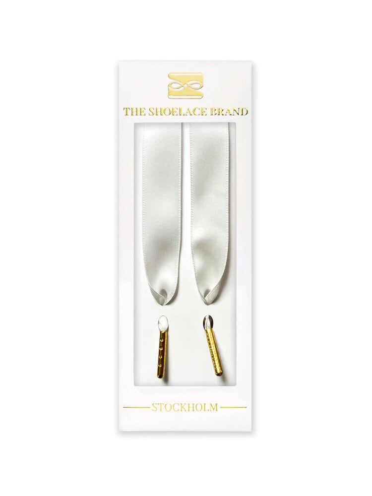 The Shoelace Brand - White Silk 120cm - Vita skoband i satin med guldtipp
