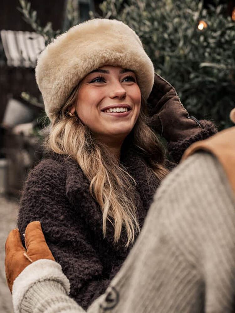 Shepherd - Harka - Ljusbrun fårskinnshatt med bred uppvikt kant