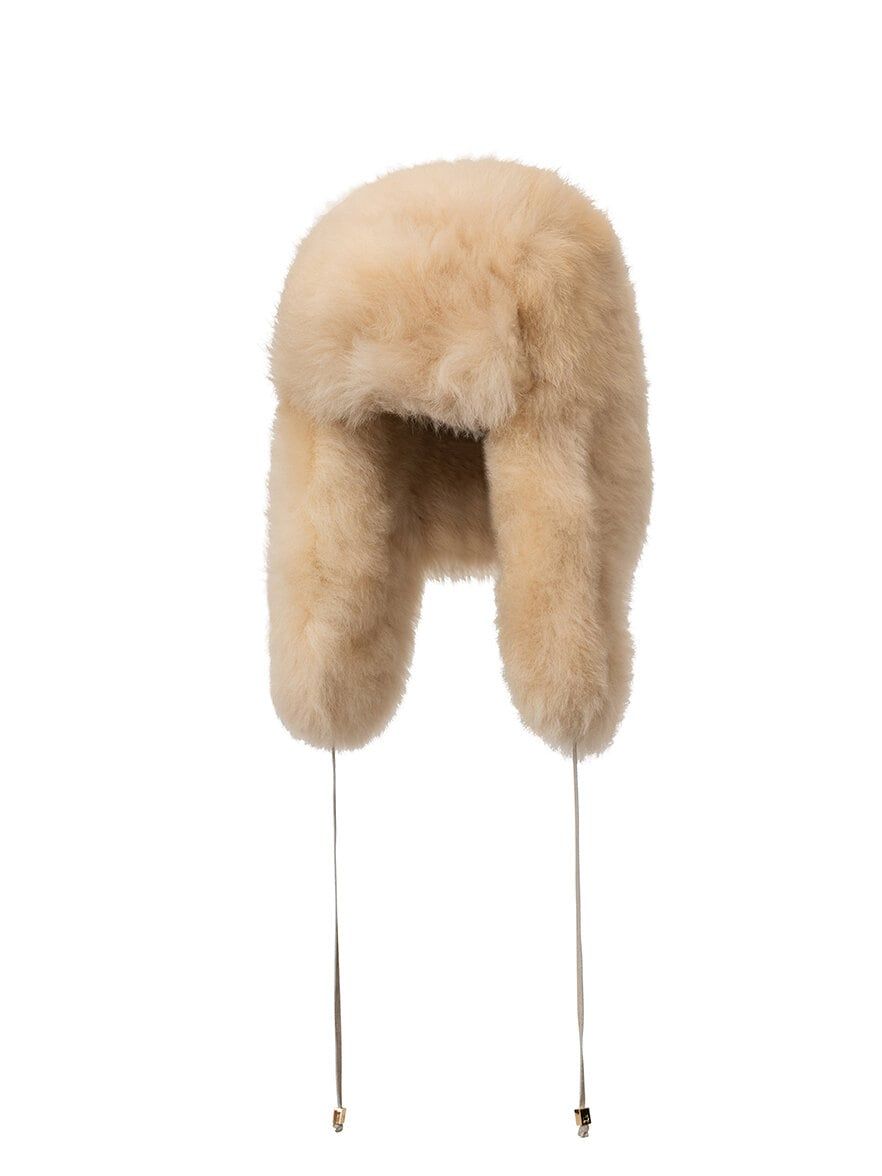 Shepherd - Andermatt - Ljusbeige fluffig mössa i fårskinn