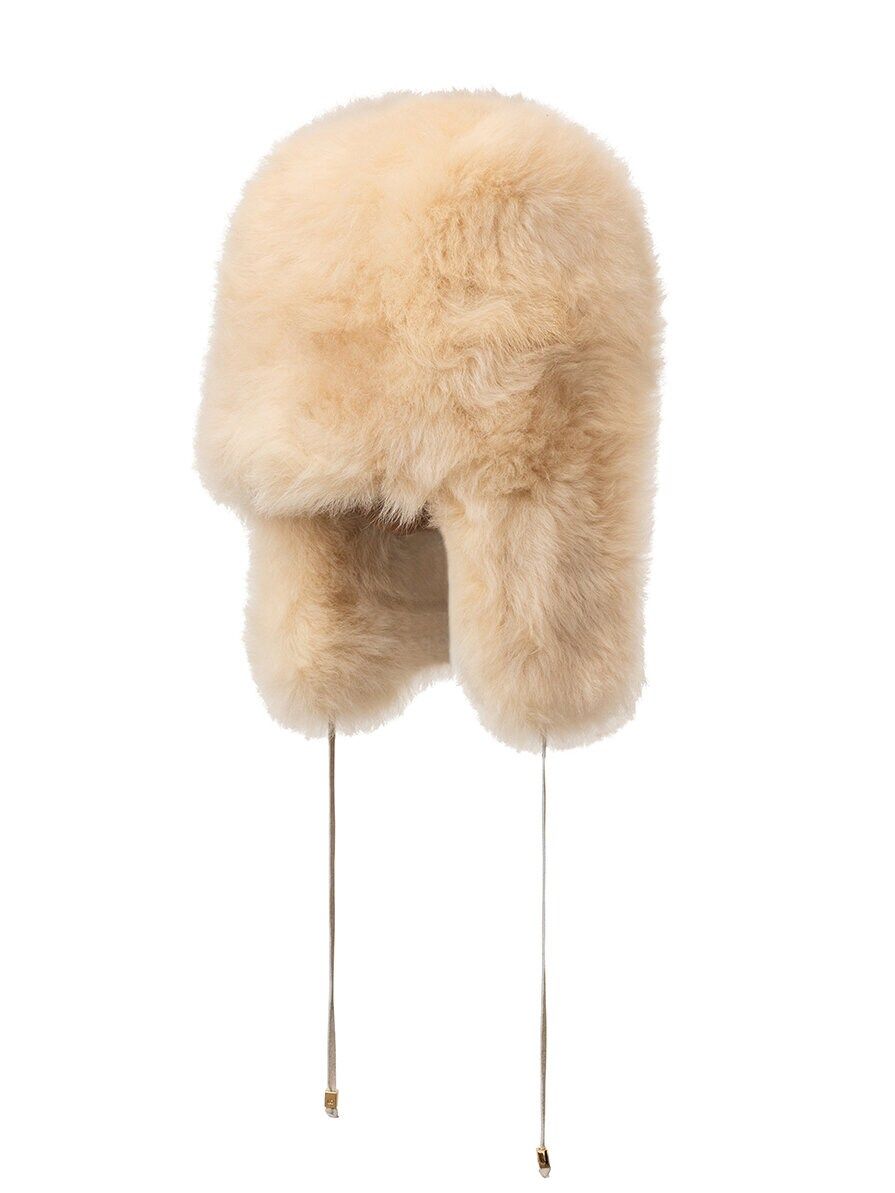 Shepherd - Andermatt - Ljusbeige fluffig mössa i fårskinn