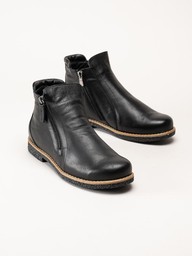 Charlotte of Sweden - Svarta boots i skinn