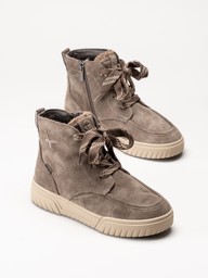 Taupefärgade ankelboots i mocka med skosnören, sidodragkedjor och tjocka beige sulor