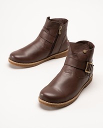 Charlotte of Sweden - Mörkbruna boots i skinn