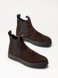 Mörkbruna Chelsea-boots i mocka med resårpaneler och kraftiga svarta sulor