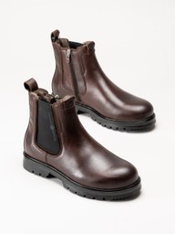 Mörkbruna ankelboots i läder med dragkedjor och kraftiga svarta sulor