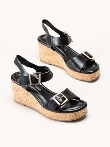 Marco Tozzi - Svarta kilsandaletter i skinnimitation