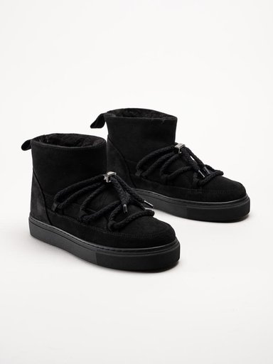 Inuikii - Classic Low - Svarta låga mocka boots