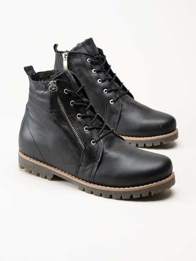 Charlotte of Sweden - Svarta varmdodrade snörkängor