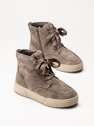 Taupefärgade ankelboots i mocka med skosnören, sidodragkedjor och tjocka beige sulor
