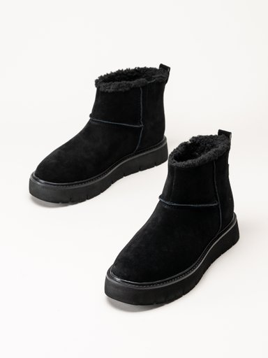 Tamaris - Wide fit - Svarta boots i mocka