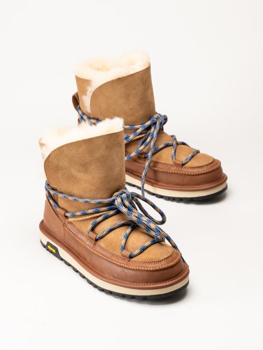 UGG - Classic Tread - Bruna fodrade boots