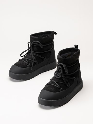 Svarta ankelboots med fleecefoder, snörning och tjocka sulor