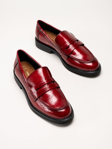 Marco Tozzi - Mörkröda loafers i syntetlack