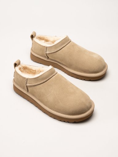UGG - W Classic Micro - Beige ullfodrade boots i mocka