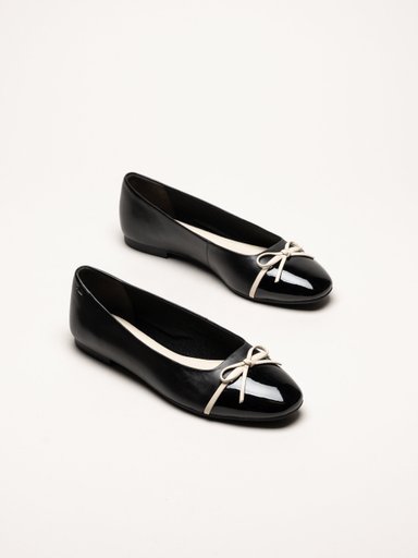 Tamaris - Svarta ballerinaskor med lacktå