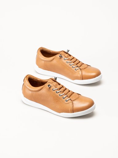 Charlotte of Sweden - Ljusbruna sneakers i skinn
