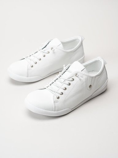 Charlotte of Sweden - Vita sneakers i skinn