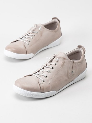 Charlotte of Sweden - Ljusgrå sneakers i skinn
