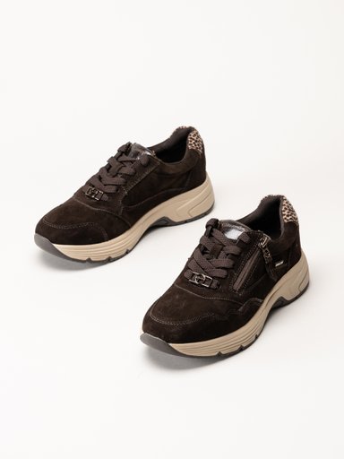 Tamaris - Wide fit - Mörkbruna sneakers i mocka