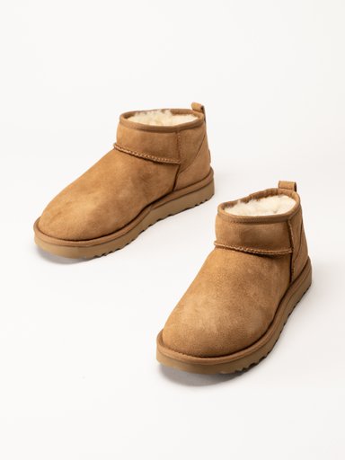UGG - Classic Ultra Mini - Bruna låga fodrade boots