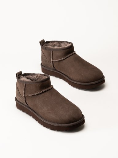 UGG - Classic Ultra Mini - Mörkbruna låga fodrade boots